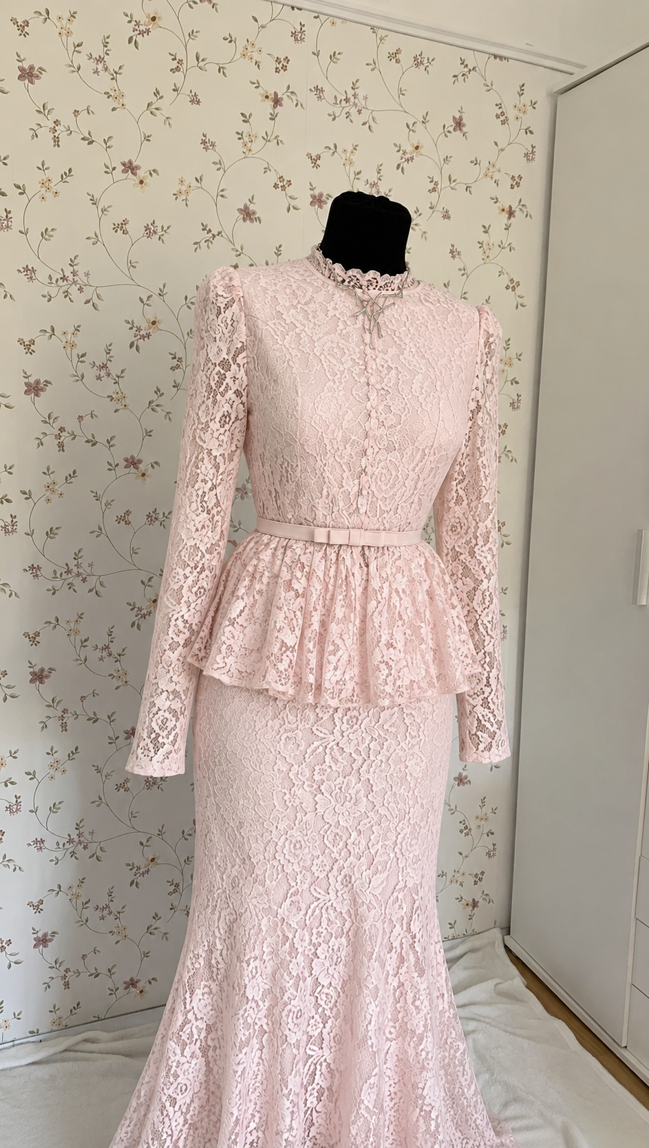 Rosafarbenes zweiteiliges Maxi-Set aus Spitze