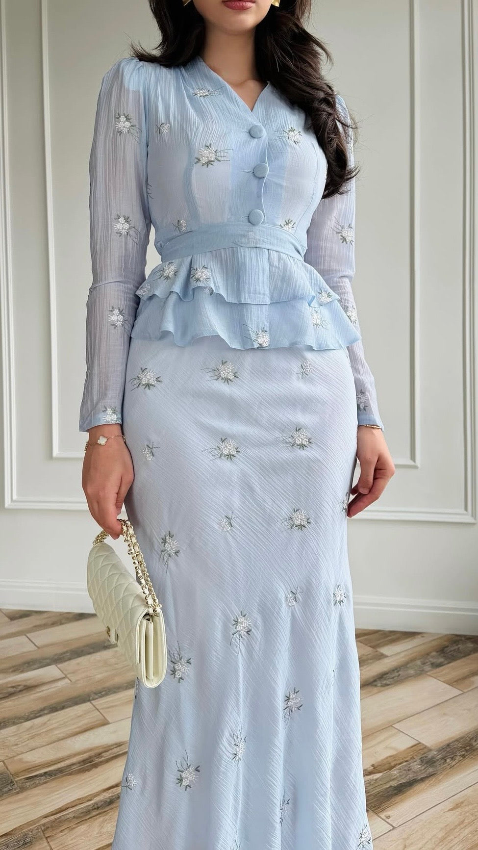 Hellblaues zweiteiliges Maxi-Set mit floralem Muster