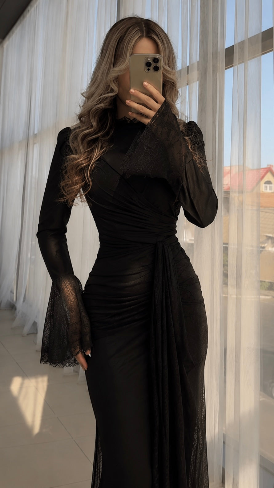 Maxi dress with lace