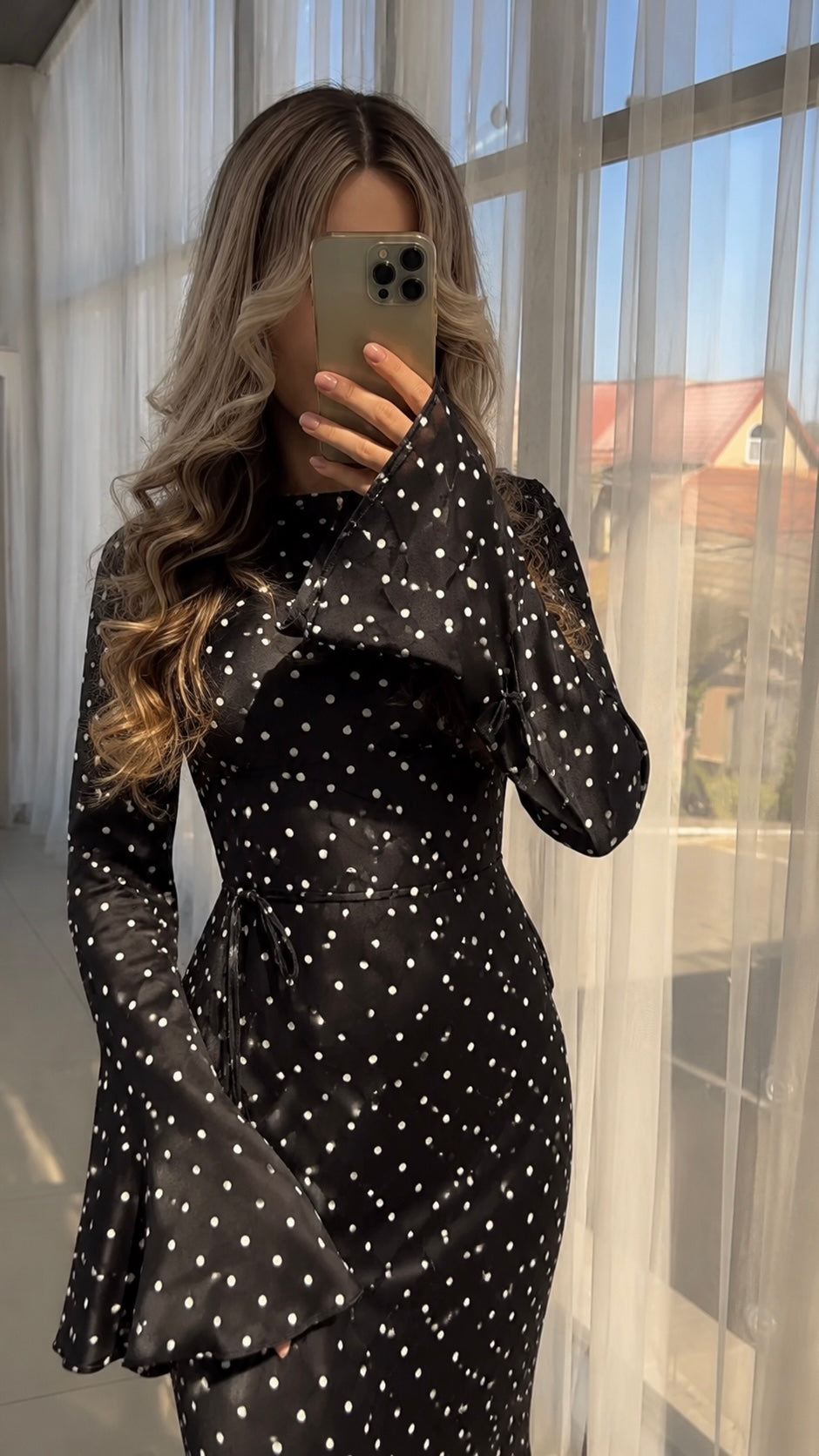 Elegantes Maxikleid mit Punktmuster – Schwarz