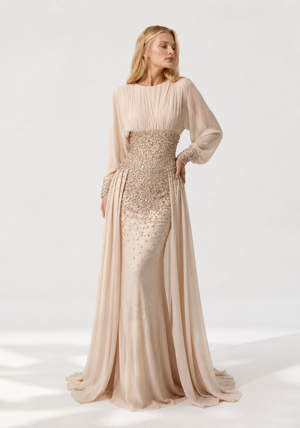 Abendkleid mit handverziertem Perlenmieder