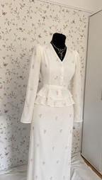 Cremefarbenes zweiteiliges Maxi-Set mit rosa Blumenmuster