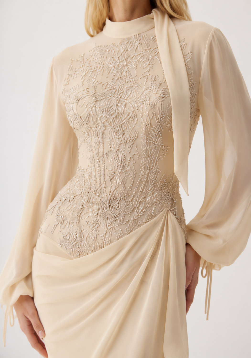 Abendkleid mit besticktem Mieder und Drapierung