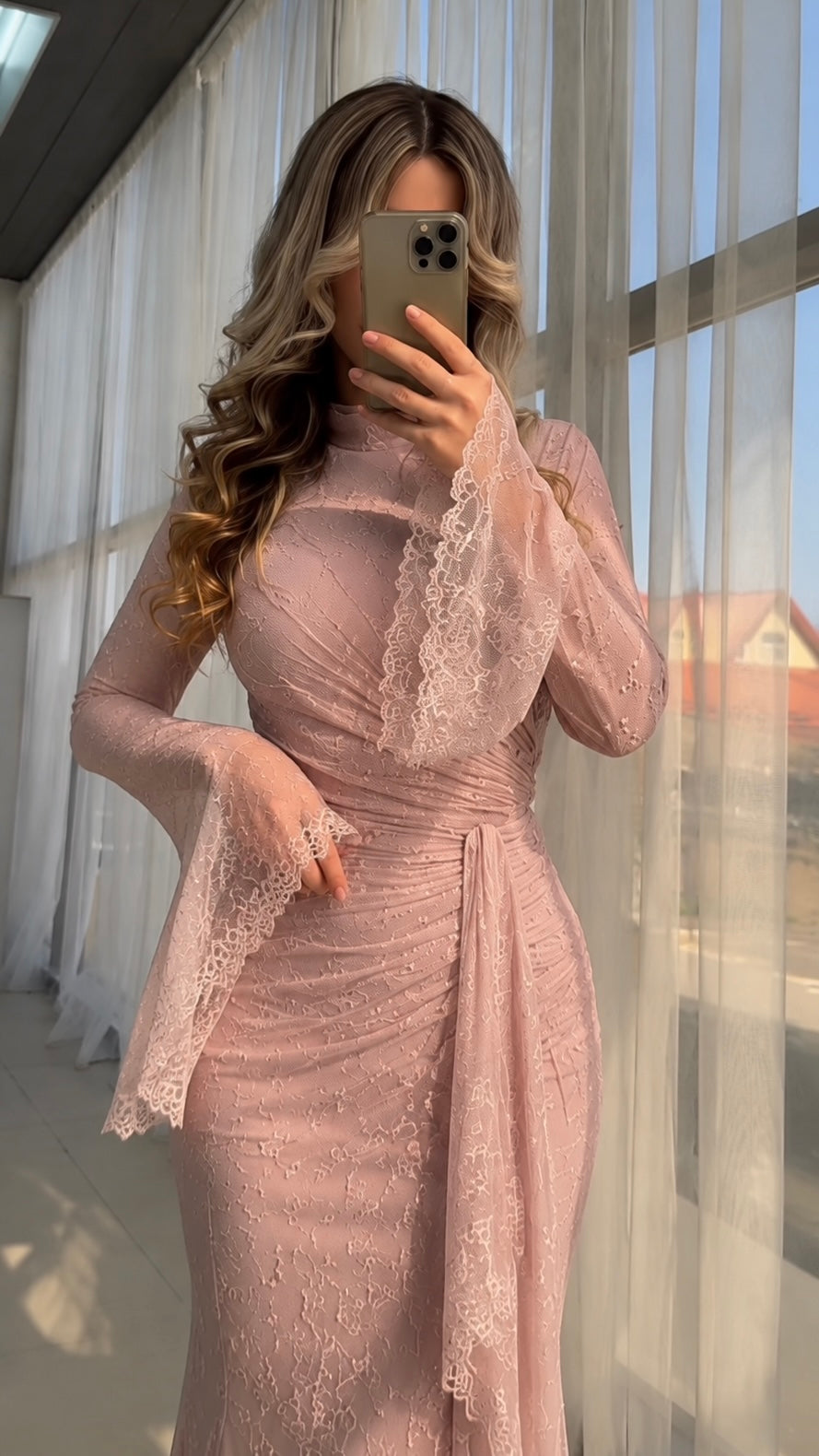 Maxi dress with lace