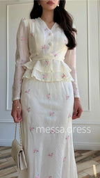 Cremefarbenes zweiteiliges Maxi-Set mit rosa Blumenmuster