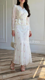 Cremefarbenes zweiteiliges Maxi-Set mit rosa Blumenmuster