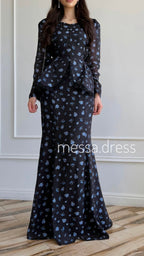Schwarzes zweiteiliges Maxi-Set mit blauem Blumenmuster