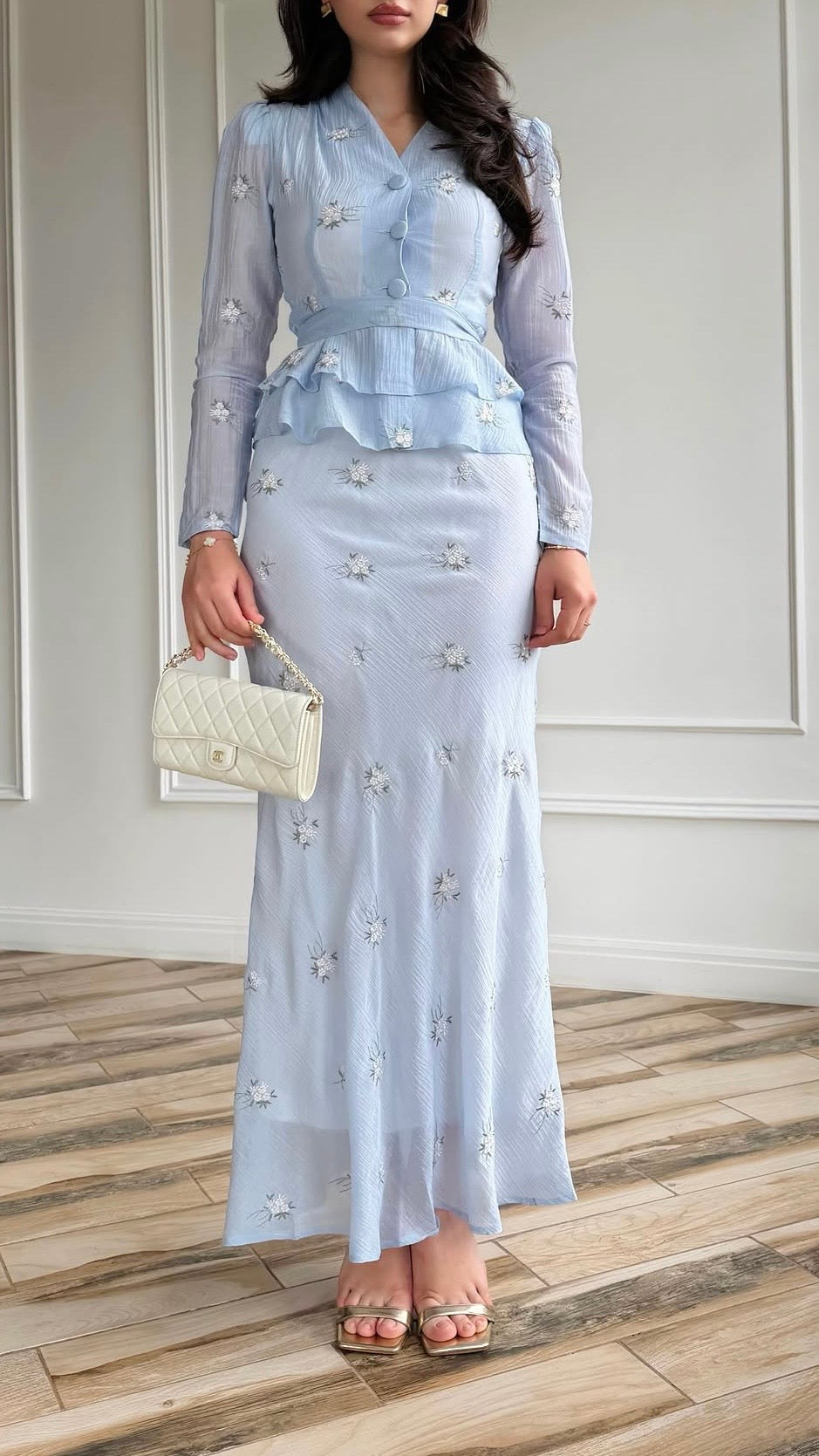 Hellblaues zweiteiliges Maxi-Set mit floralem Muster