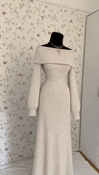 Beiges Strick-Maxikleid mit kariertem Mantel – 2-teiliges Set