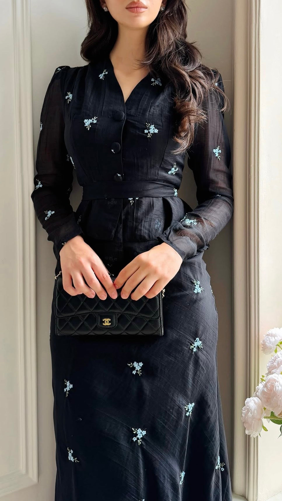 Schwarzes Maxi-Set mit blauem Blumenmuster