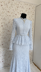 Hellblaues zweiteiliges Maxi-Set aus Spitze