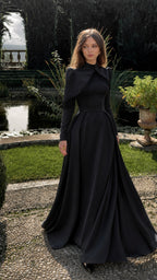 Abendkleid mit Cape und Perlenverzierung