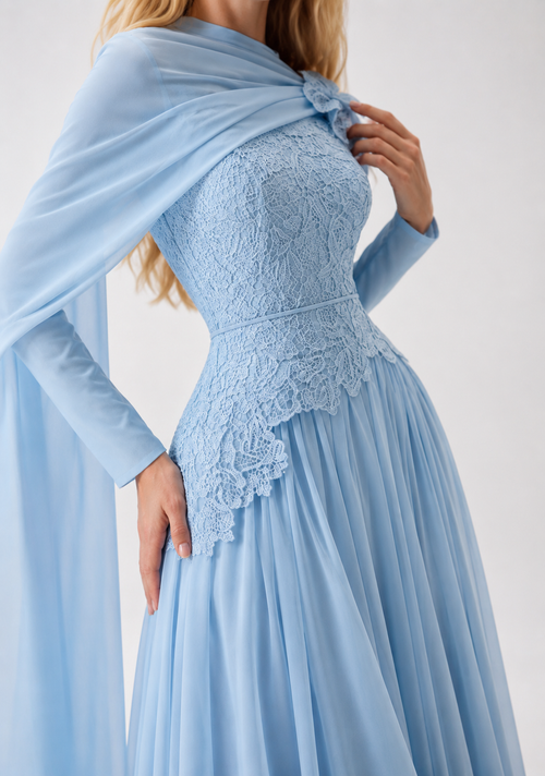 Chiffon-Maxikleid mit floraler Spitze und eleganter Schulterstola