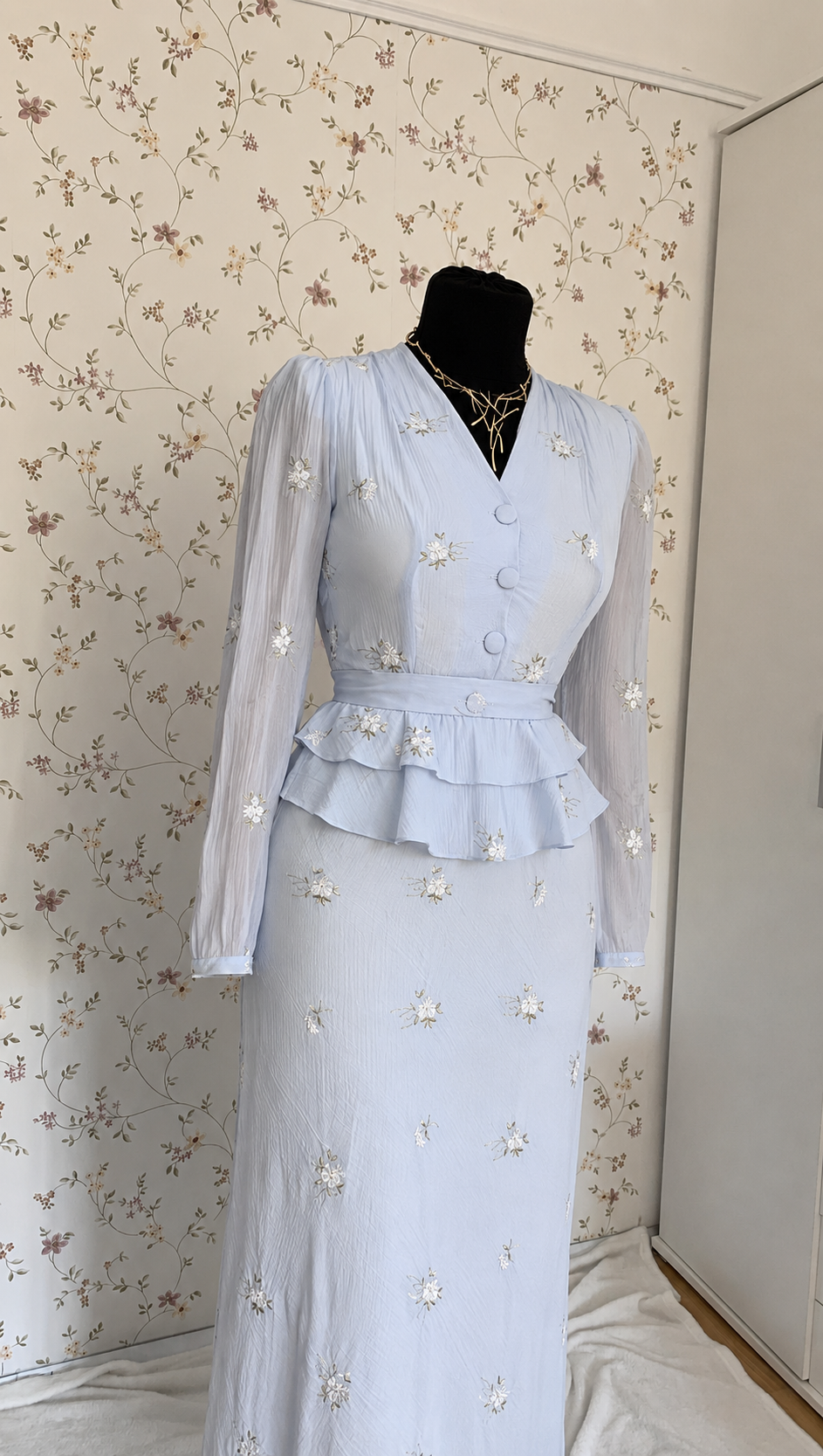 Hellblaues zweiteiliges Maxi-Set mit floralem Muster