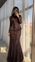 Elegantes Spitzenkleid mit Schleife – Braun