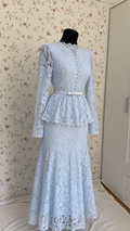 Hellblaues zweiteiliges Maxi-Set aus Spitze