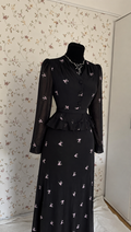 Schwarzes zweiteiliges Maxi-Set mit rosa Blumenmuster