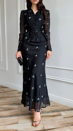 Schwarzes Maxi-Set mit blauem Blumenmuster