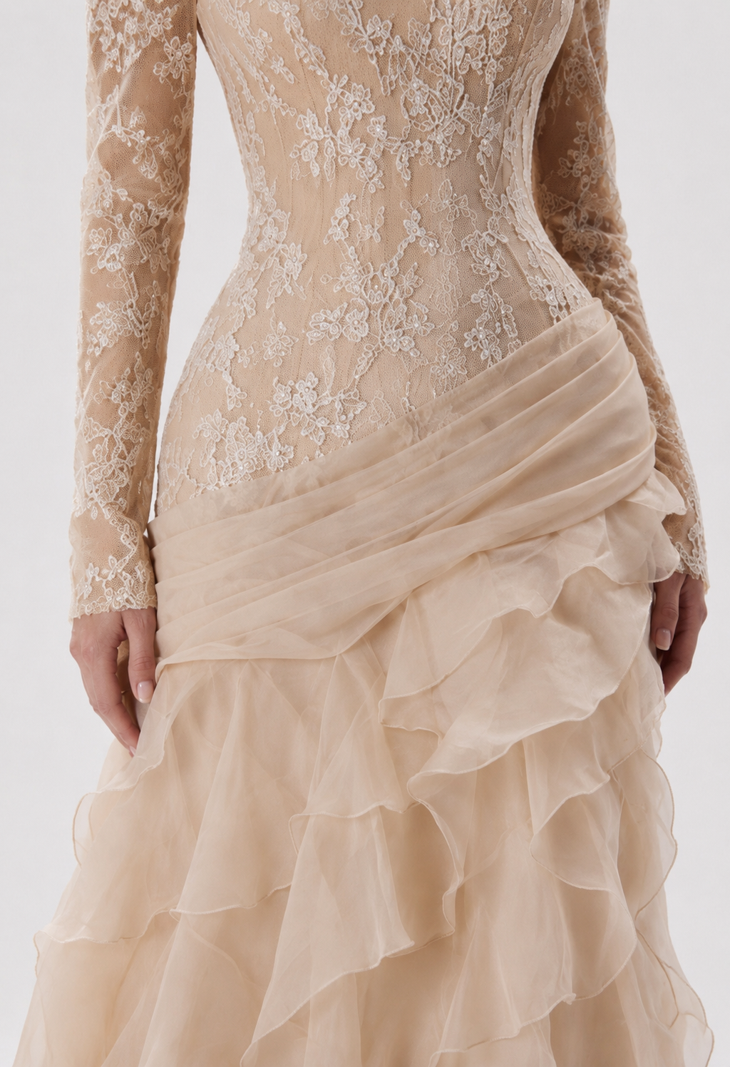 Spitzen-Abendkleid mit Volantrock