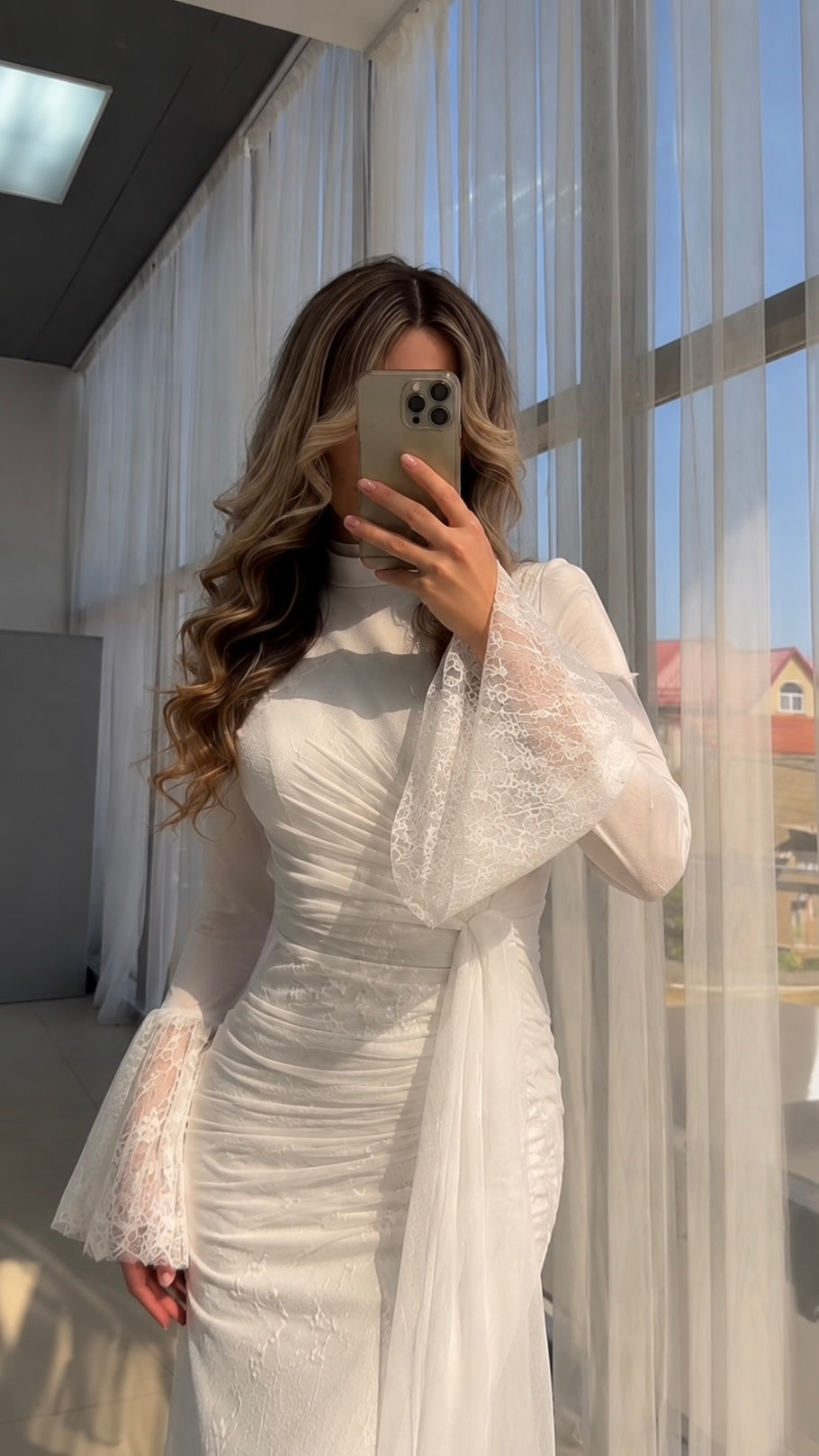 Maxi dress with lace