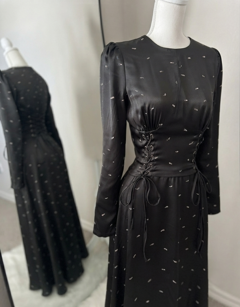 Schwarzes Maxi- Kleid