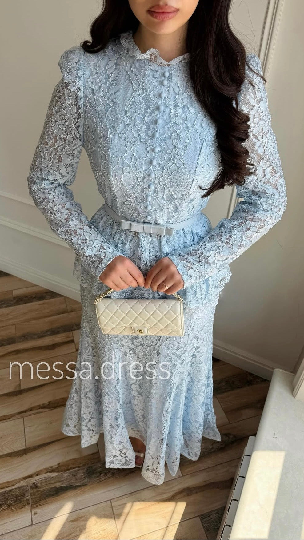 Hellblaues zweiteiliges Maxi-Set aus Spitze