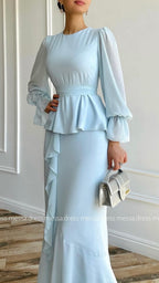 Hellblaues zweiteiliges Maxi-Set mit Volantdetails