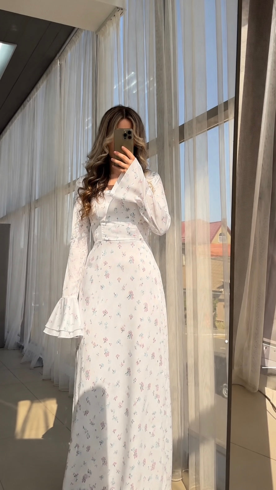 Maxi dress with floral pattern and flounce sleeves