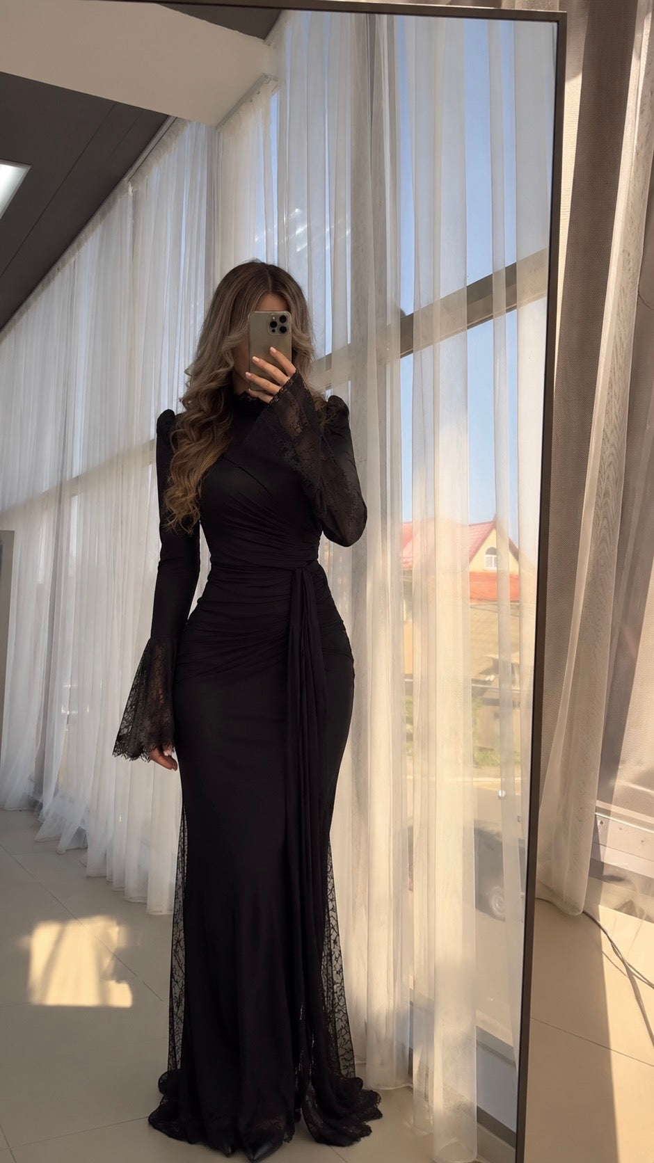 Maxi dress with lace