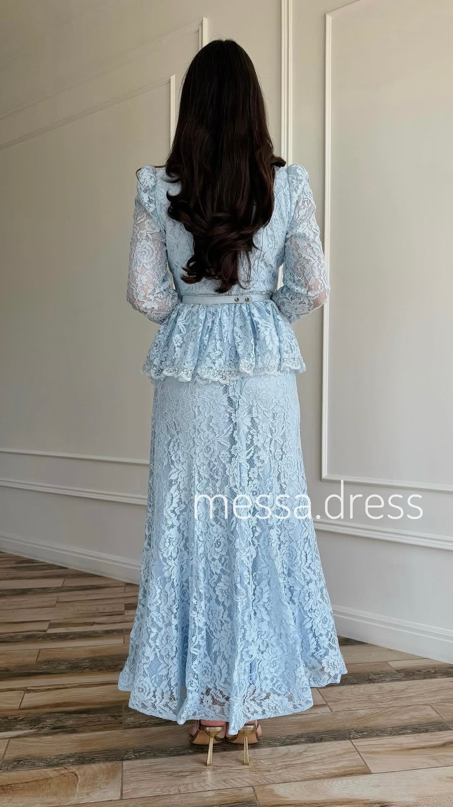 Hellblaues zweiteiliges Maxi-Set aus Spitze