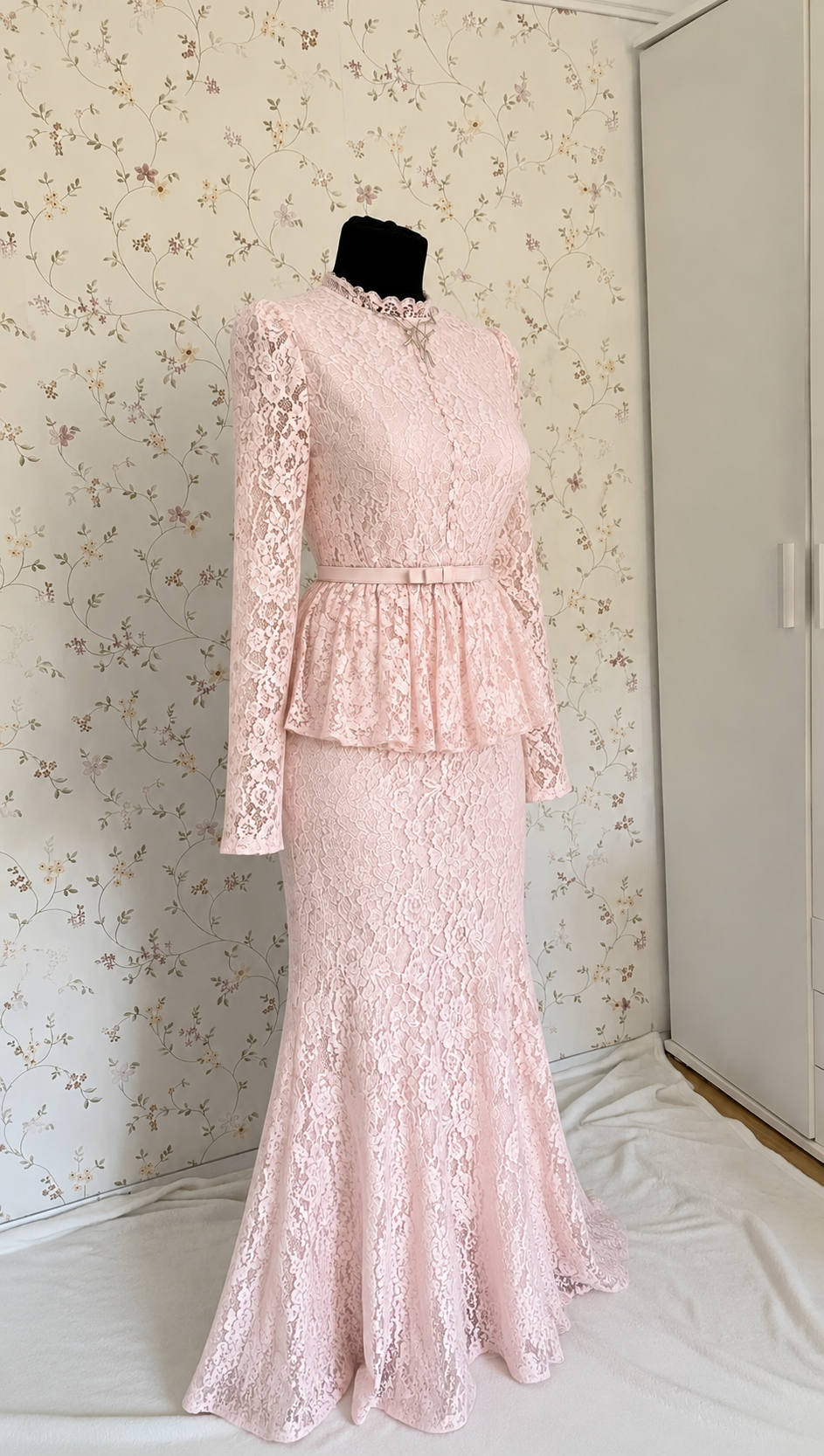 Rosafarbenes zweiteiliges Maxi-Set aus Spitze