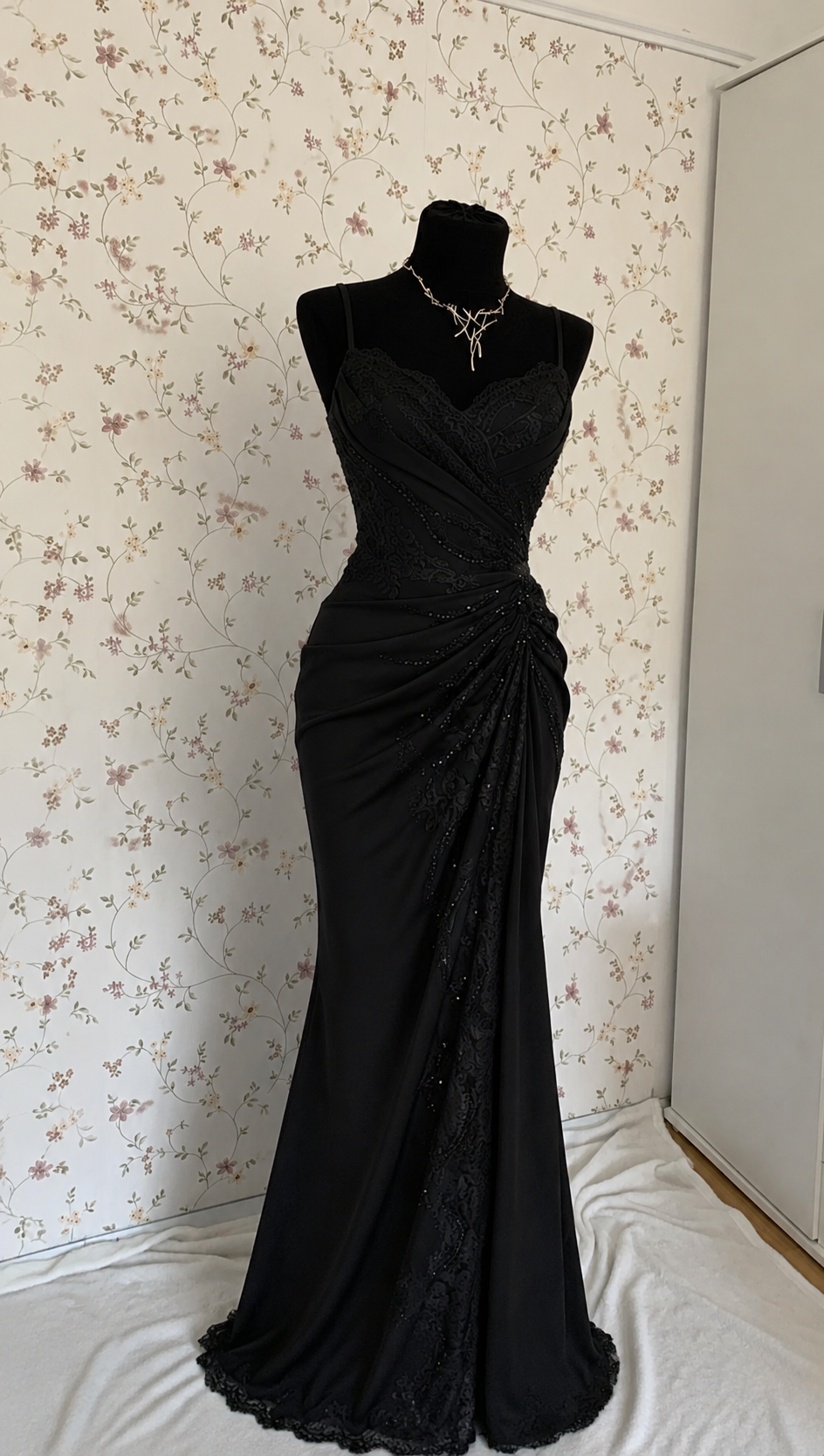 Schwarzes Meerjungfrau-Abendkleid mit Spitze