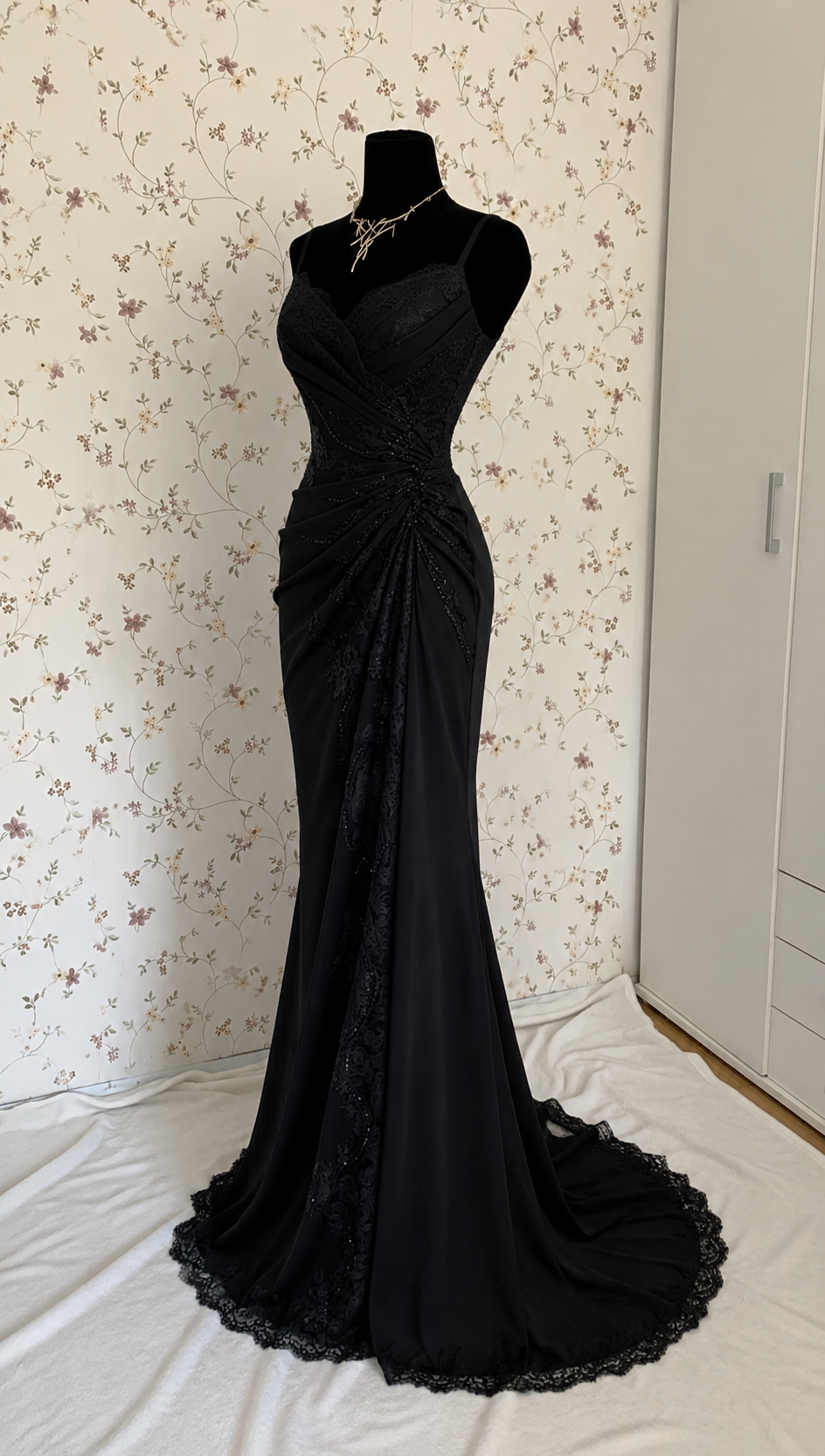 Schwarzes Meerjungfrau-Abendkleid mit Spitze