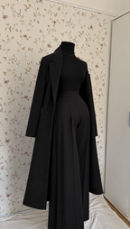 Elegantes 3-teiliges schwarzes Outfit mit Anzugshose & Mantel