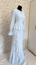 Hellblaues zweiteiliges Maxi-Set mit Volantdetails