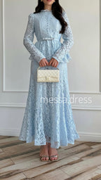 Hellblaues zweiteiliges Maxi-Set aus Spitze