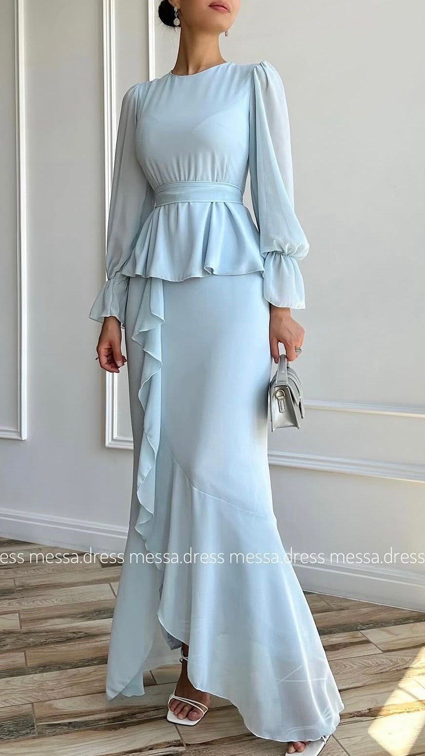 Hellblaues zweiteiliges Maxi-Set mit Volantdetails