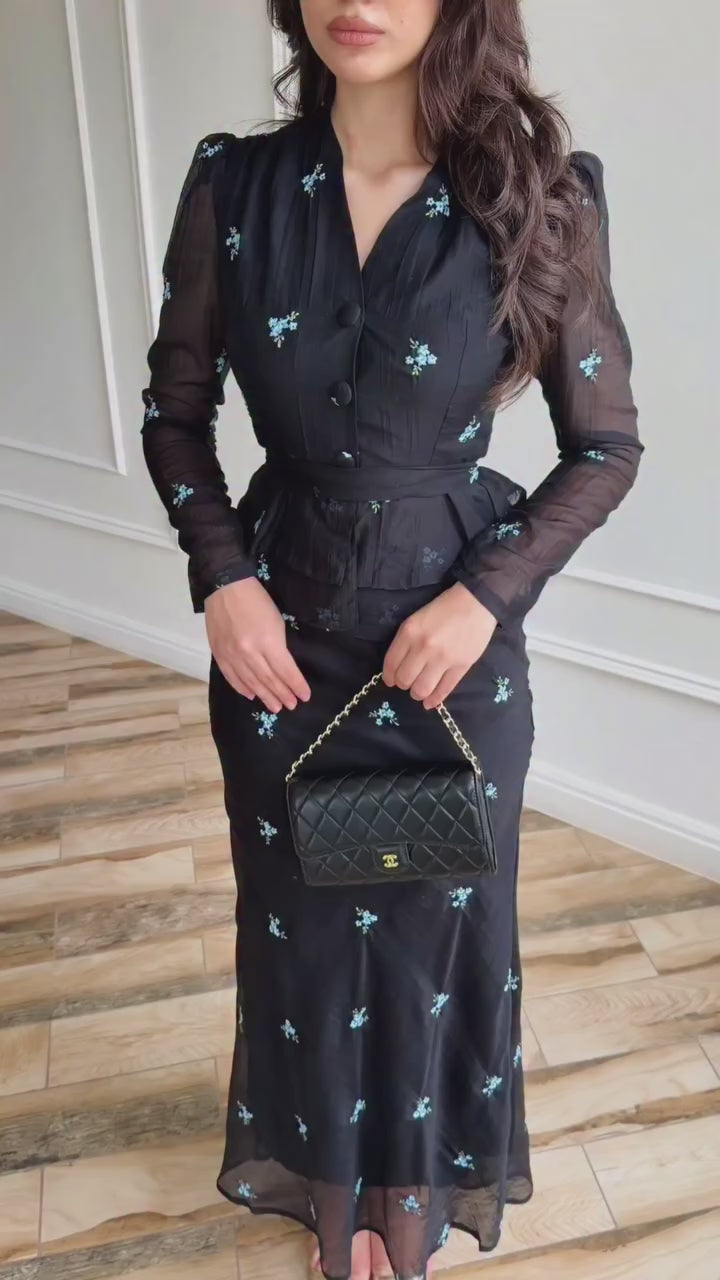 Schwarzes Maxi-Set mit blauem Blumenmuster