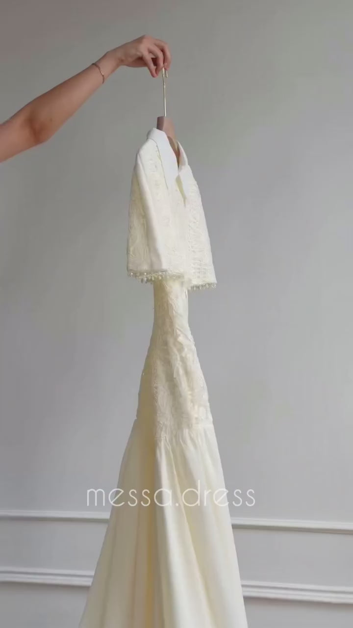 weißes Maxi-Kleid mit Spitze und Cape-Detail
